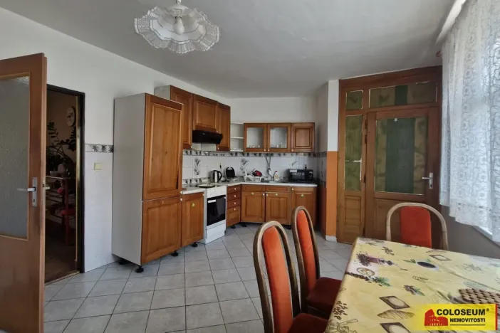 Prodej obchodního prostoru, Pohořelice, 350 m2