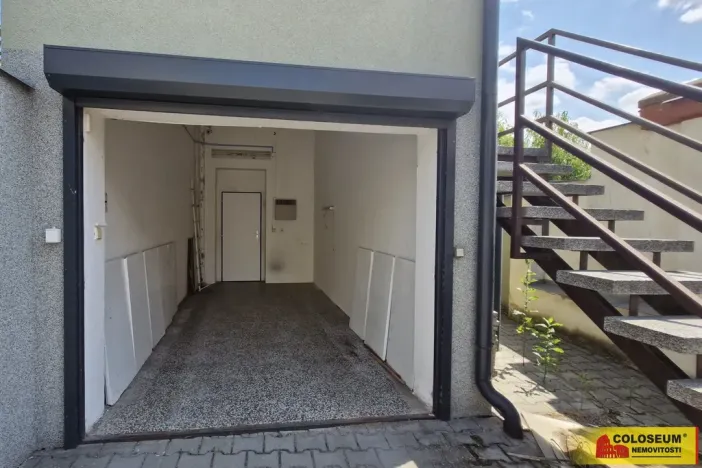 Prodej obchodního prostoru, Pohořelice, 350 m2