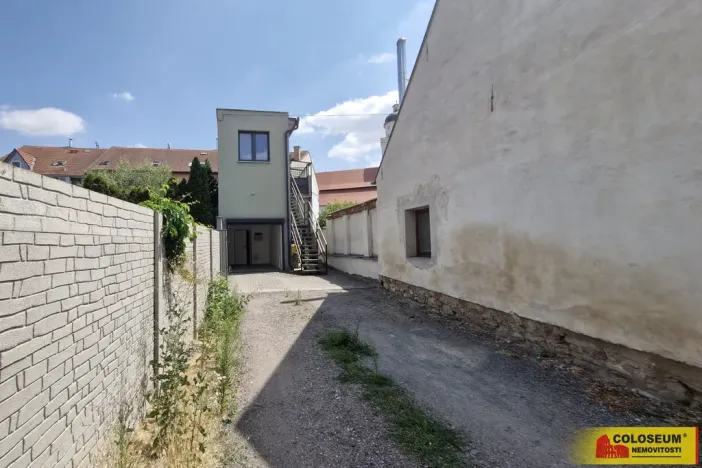 Prodej obchodního prostoru, Pohořelice, 350 m2