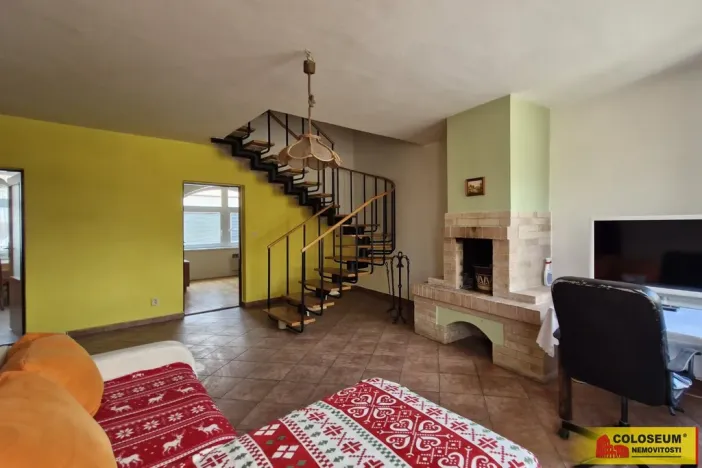 Prodej obchodního prostoru, Pohořelice, 350 m2