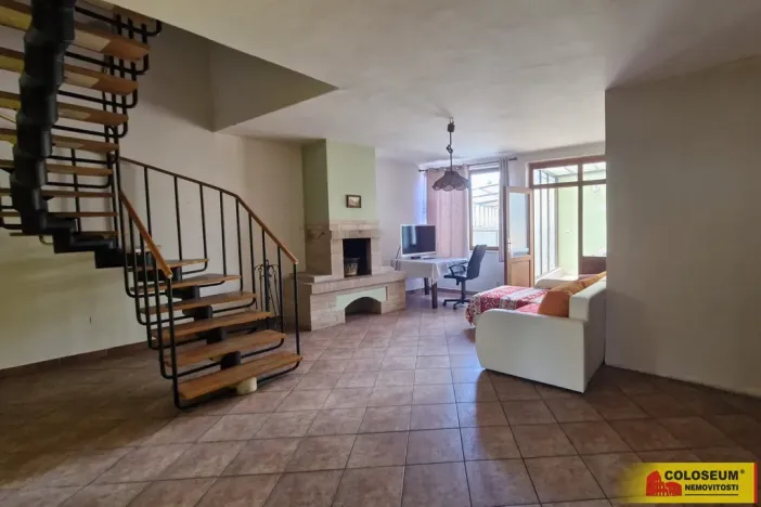 Prodej obchodního prostoru, Pohořelice, 350 m2