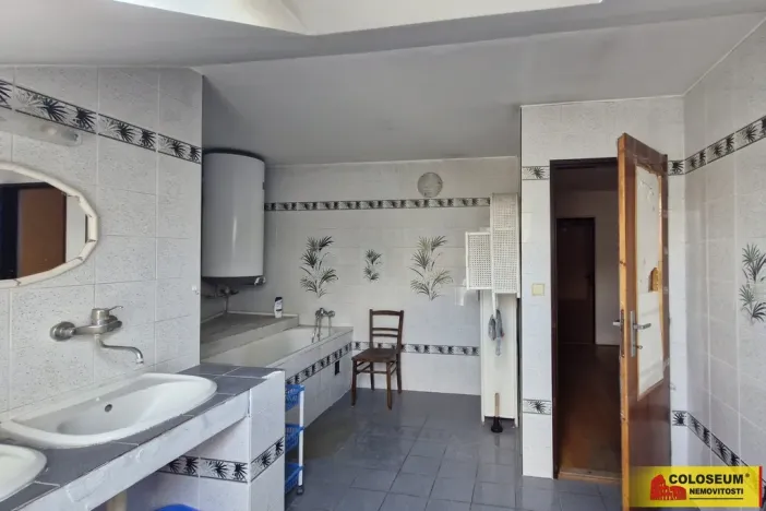 Prodej obchodního prostoru, Pohořelice, 350 m2