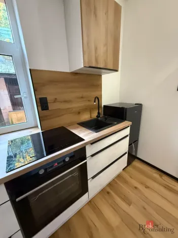 Pronájem bytu 1+1, Jablonec nad Nisou, Podhorská, 30 m2