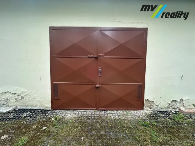 Pronájem garáže, Milovice, V Konírnách, 22 m2