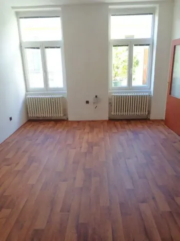 Pronájem bytu 1+kk, Praha - Smíchov, Plzeňská, 35 m2