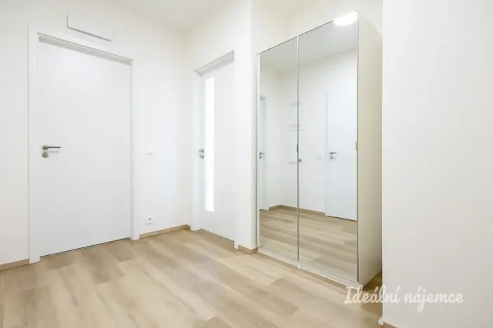 Pronájem bytu 2+kk, Praha - Hloubětín, Waltariho, 52 m2