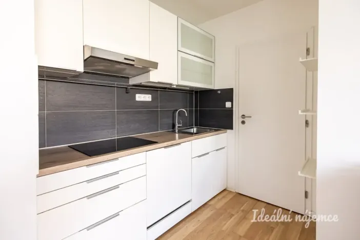 Pronájem bytu 1+1, Praha - Bohnice, Cafourkova, 32 m2