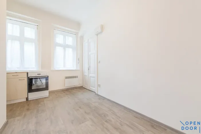 Pronájem bytu 1+1, Praha - Žižkov, Husitská, 28 m2