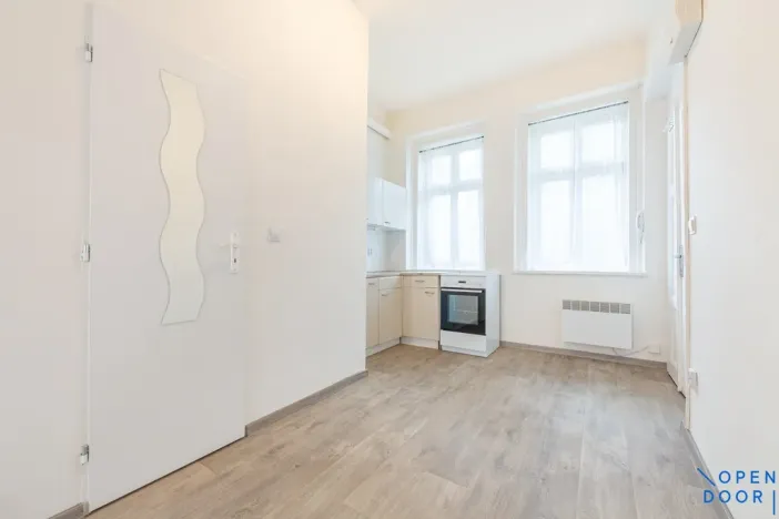 Pronájem bytu 1+1, Praha - Žižkov, Husitská, 28 m2