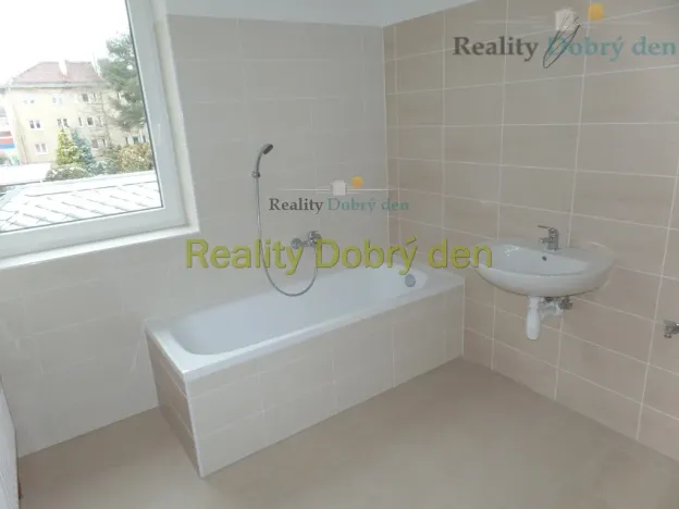 Pronájem bytu 2+1, Opava, Nákladní, 61 m2