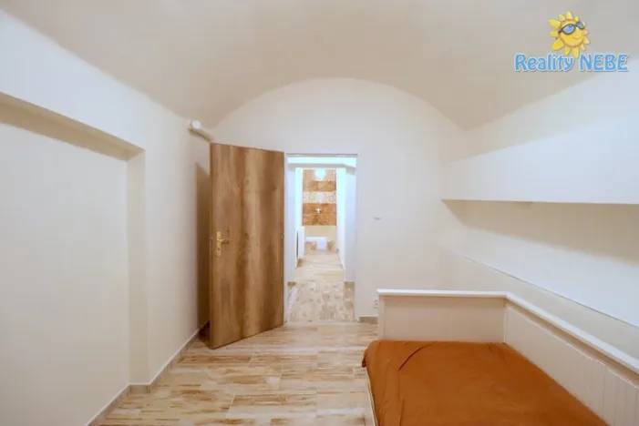 Pronájem bytu 1+kk, Praha - Košíře, Plzeňská, 30 m2