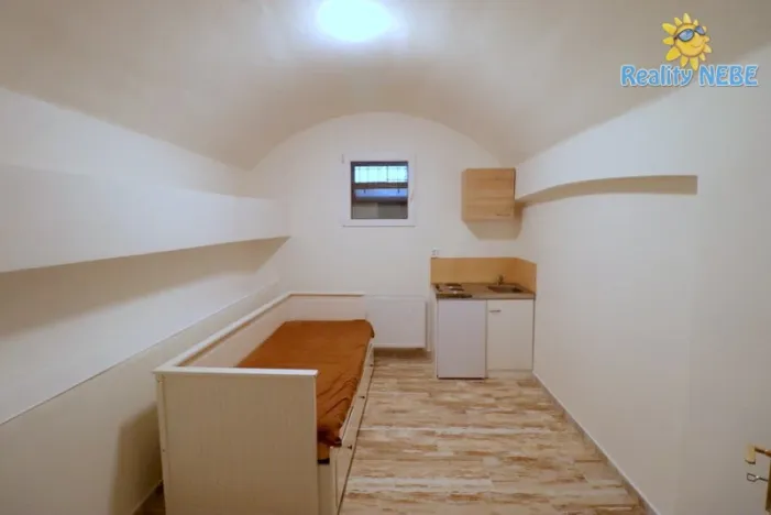 Pronájem bytu 1+kk, Praha - Košíře, Plzeňská, 30 m2