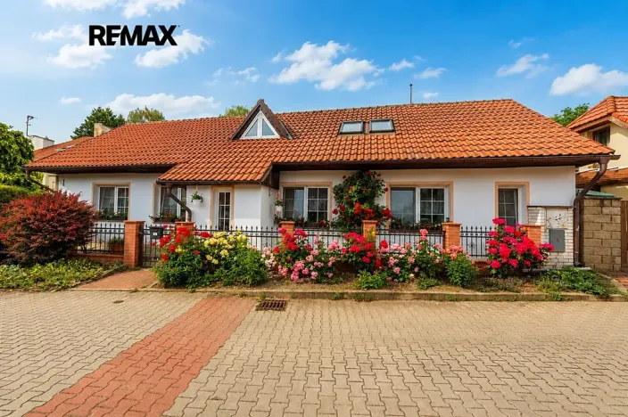 Prodej rodinného domu, Praha - Lipence, V roklích, 160 m2