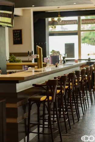 Pronájem restaurace, Pardubice, nábřeží Závodu míru, 100 m2