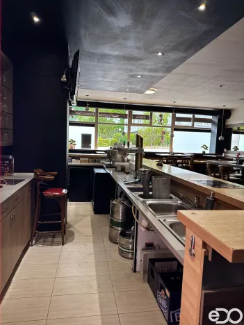 Pronájem restaurace, Pardubice, nábřeží Závodu míru, 100 m2
