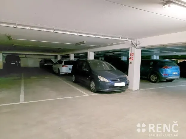 Pronájem garážového stání, Brno, Majdalenky, 12 m2