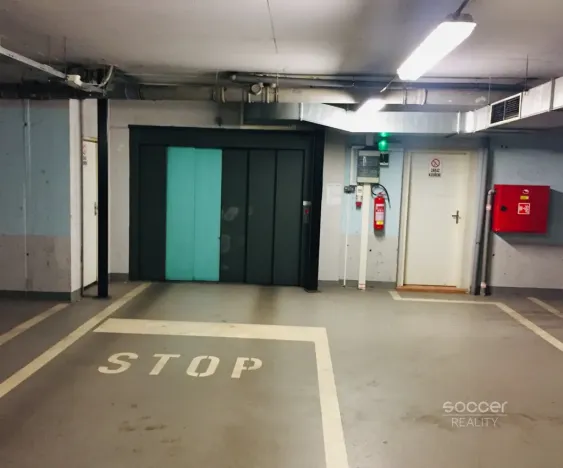 Pronájem garážového stání, Praha - Vysočany, Pešlova, 15 m2