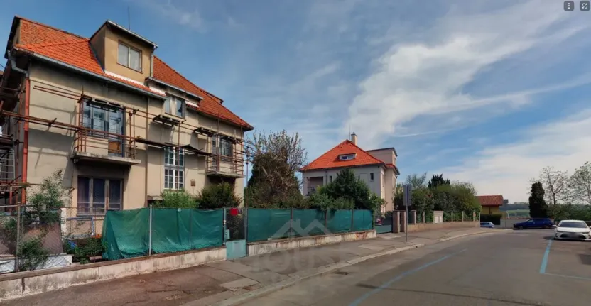 Prodej podílu 1/4 činžovního domu, Praha - Hlubočepy, V násypu, 430 m2