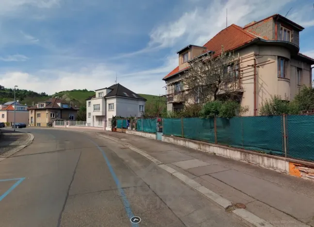 Prodej podílu 1/4 činžovního domu, Praha - Hlubočepy, V násypu, 430 m2