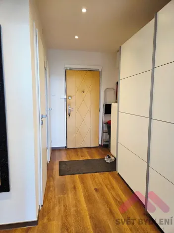 Pronájem bytu 2+kk, Praha - Kobylisy, Kaňkovského, 44 m2