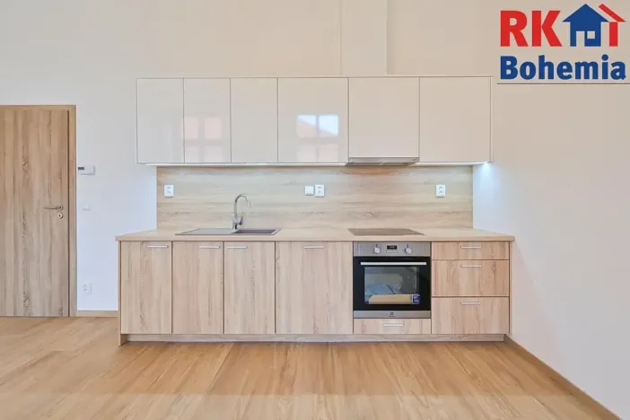 Pronájem bytu 1+kk, Český Brod, nám. Arnošta z Pardubic, 38 m2
