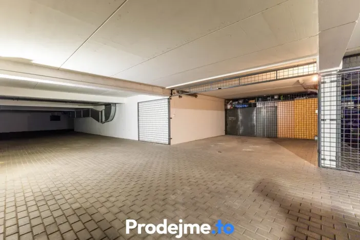 Prodej garáže, Znojmo, náměstí Svobody, 30 m2