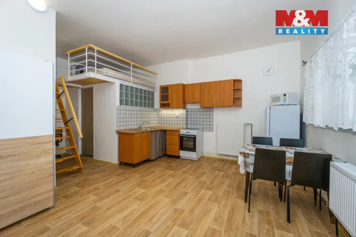 Pronájem bytu 1+kk, Holice, Husova, 38 m2