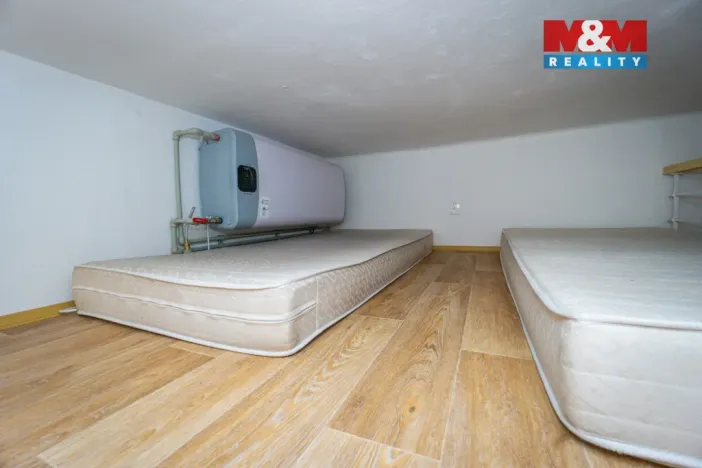 Pronájem bytu 1+kk, Holice, Husova, 38 m2