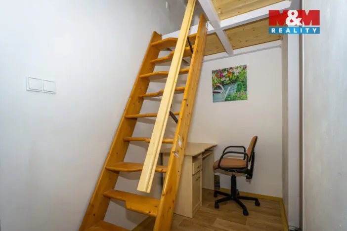 Pronájem bytu 1+kk, Holice, Husova, 38 m2