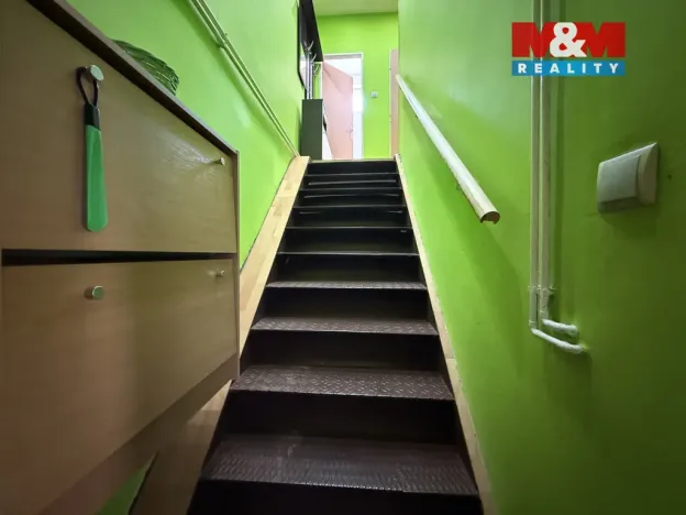 Prodej atypického bytu, Měšice, U školky, 118 m2