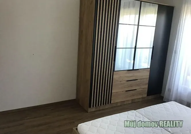 Pronájem bytu 4+1, Praha - Strašnice, 92000 m2