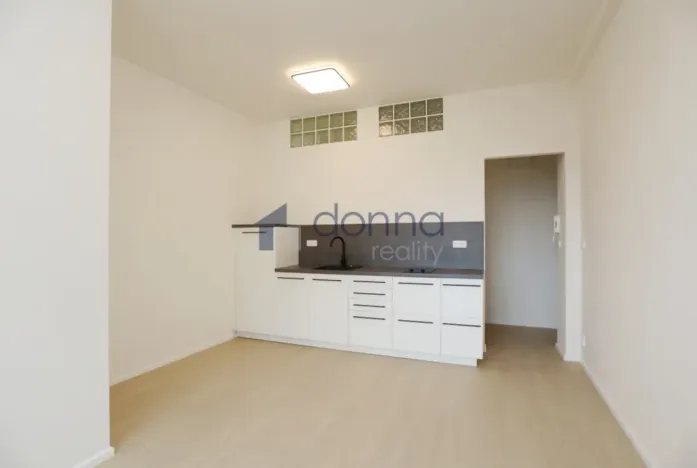 Pronájem bytu 1+kk, Praha, Myslbekova, 26 m2