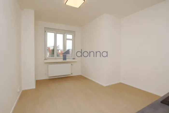 Pronájem bytu 1+kk, Praha, Myslbekova, 26 m2