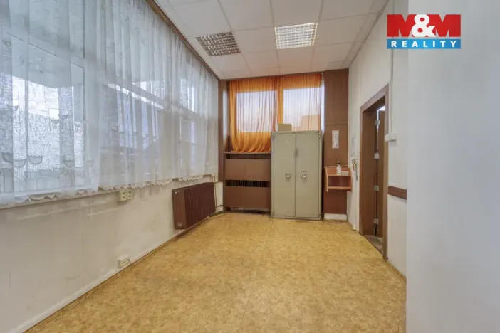 Pronájem obchodního prostoru, Plzeň - Jižní Předměstí, Husova, 93 m2