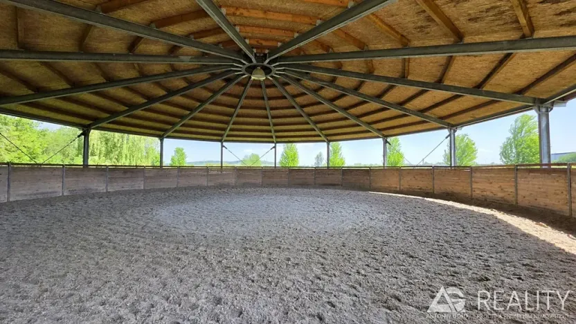 Prodej zemědělského objektu, Úžice, 5128 m2