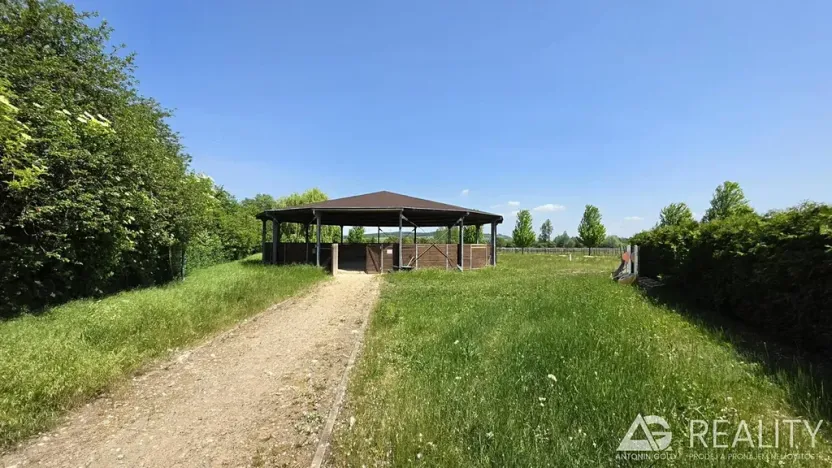 Prodej zemědělského objektu, Úžice, 5128 m2