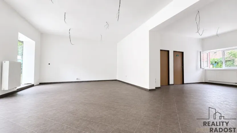 Pronájem obchodního prostoru, Hodonín, Štefánikova, 80 m2