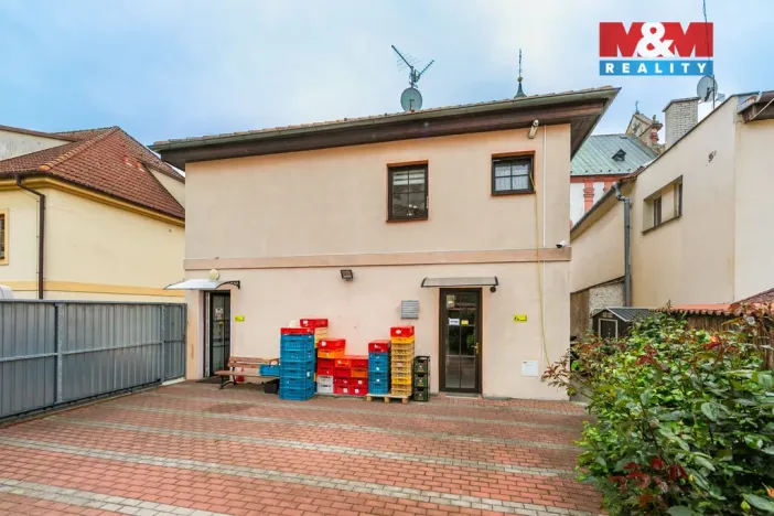 Pronájem obchodního prostoru, Bor, náměstí Republiky, 85 m2