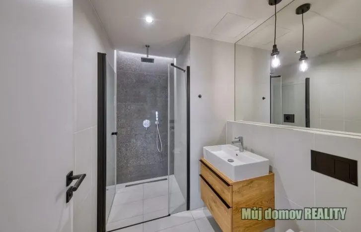 Pronájem apartmánu, Praha - Smíchov, Grafická, 61 m2