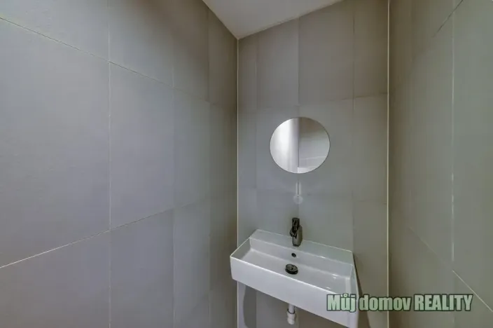 Pronájem apartmánu, Praha - Smíchov, Grafická, 61 m2