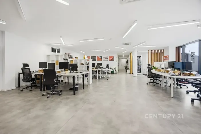 Pronájem kanceláře, Praha - Smíchov, Na Zatlance, 232 m2
