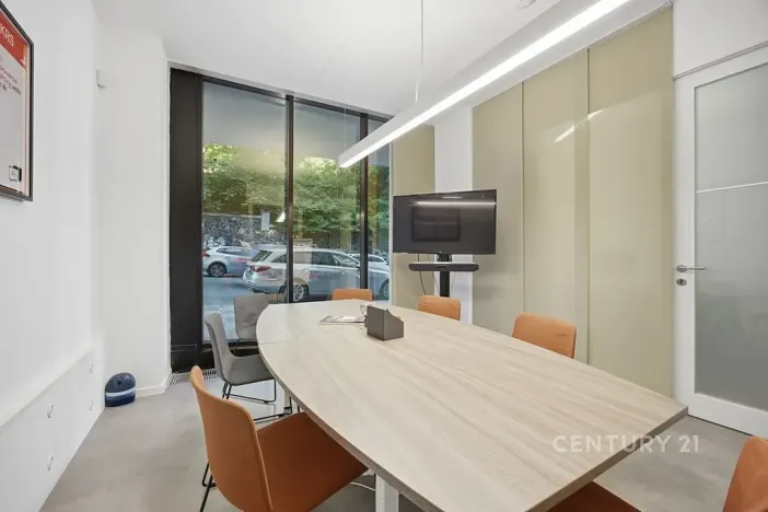 Pronájem kanceláře, Praha - Smíchov, Na Zatlance, 232 m2