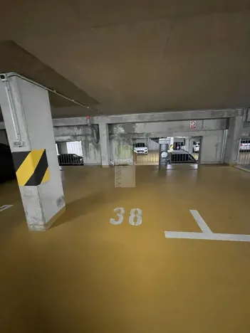 Pronájem garážového stání, Praha - Nusle, Bartoškova, 13 m2