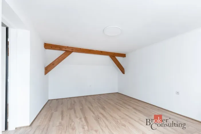 Prodej bytu 4+kk, Chlumec nad Cidlinou - Chlumec nad Cidlinou II, Zámostecká, 170 m2