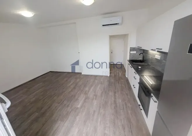 Pronájem bytu 1+kk, Praha, Hartigova, 25 m2