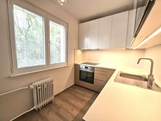 Pronájem bytu 2+1, Praha, Šantrochova, 59 m2
