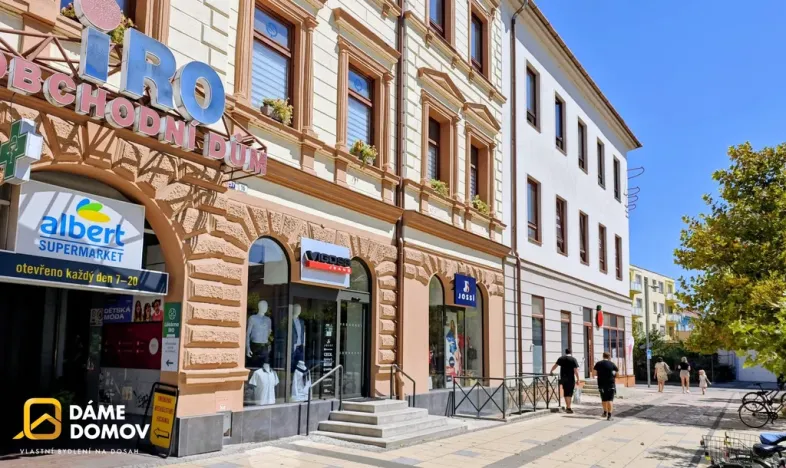 Pronájem obchodního prostoru, Hodonín, Masarykovo nám., 10 m2