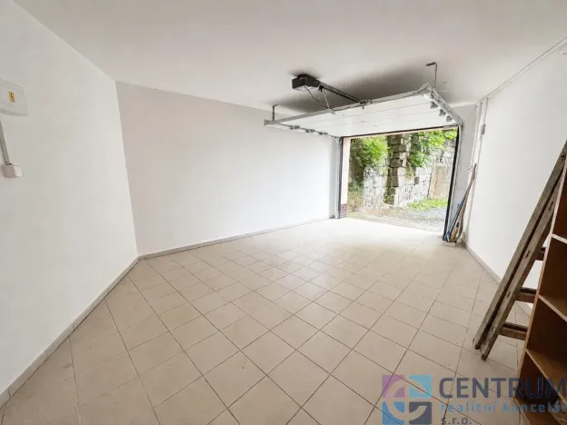 Pronájem garáže, Jablonec nad Nisou - Jablonecké Paseky, Vítězslava Nezvala, 27 m2