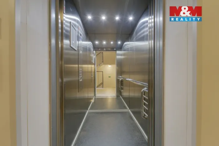 Prodej bytu 2+kk, Praha - Holešovice, V háji, 61 m2