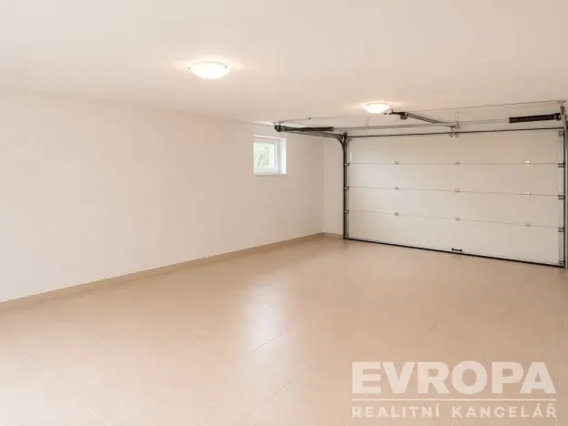 Pronájem rodinného domu, Průhonice, Pod Valem II., 334 m2